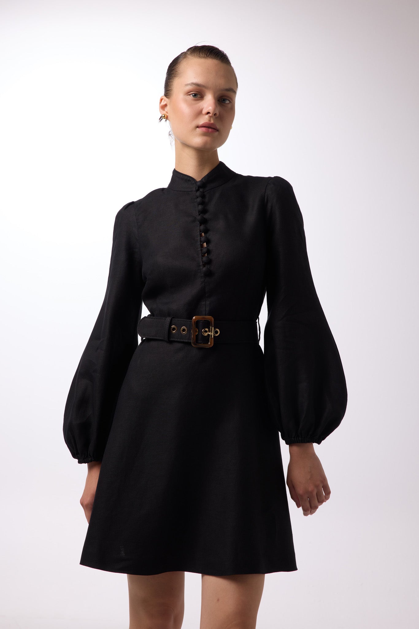 Kleid mit Knöpfen LIN-002