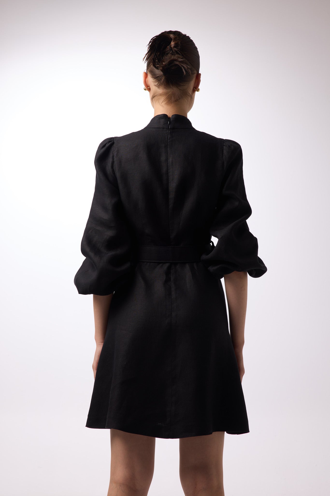 Kleid mit Knöpfen LIN-002