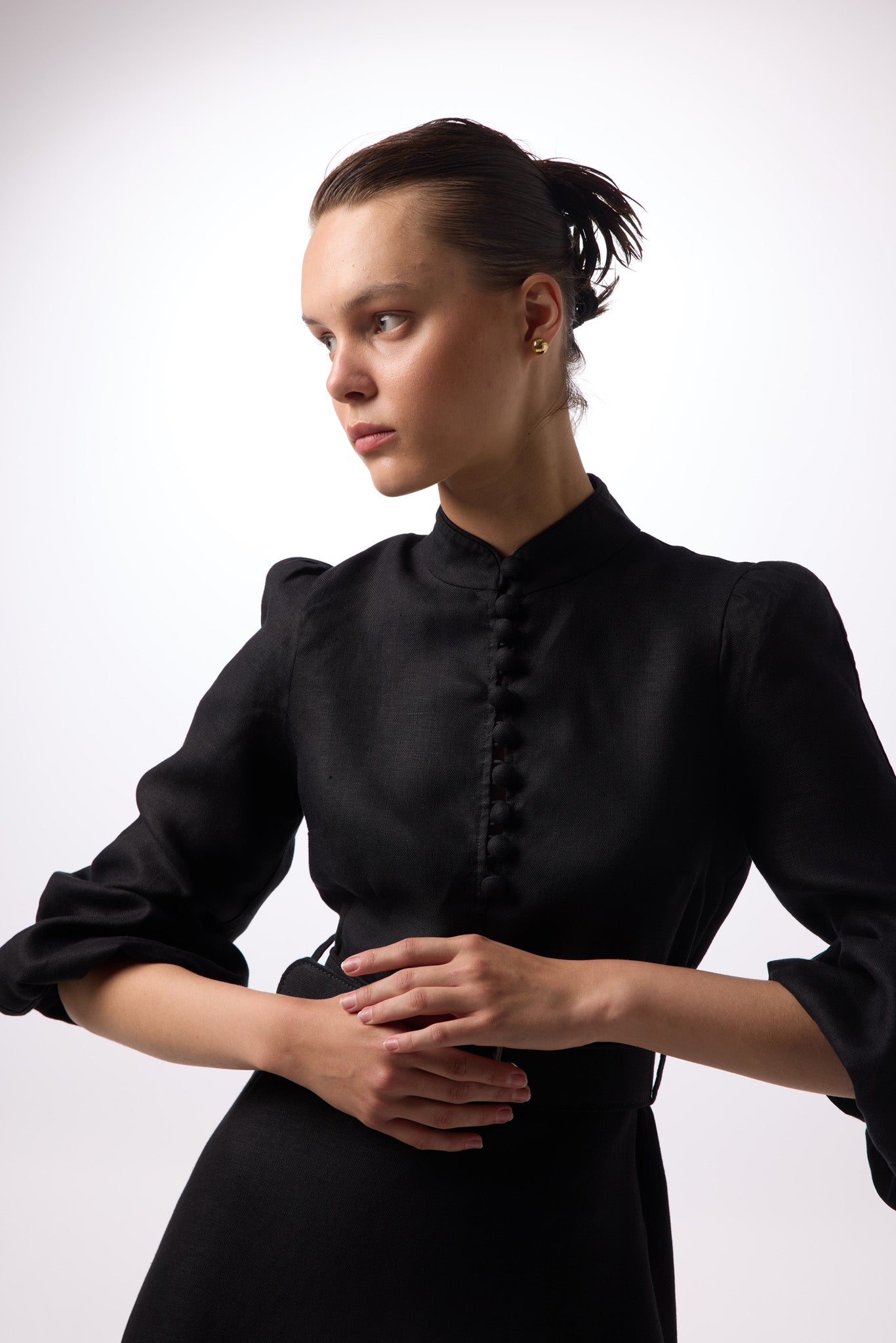 Kleid mit Knöpfen LIN-002