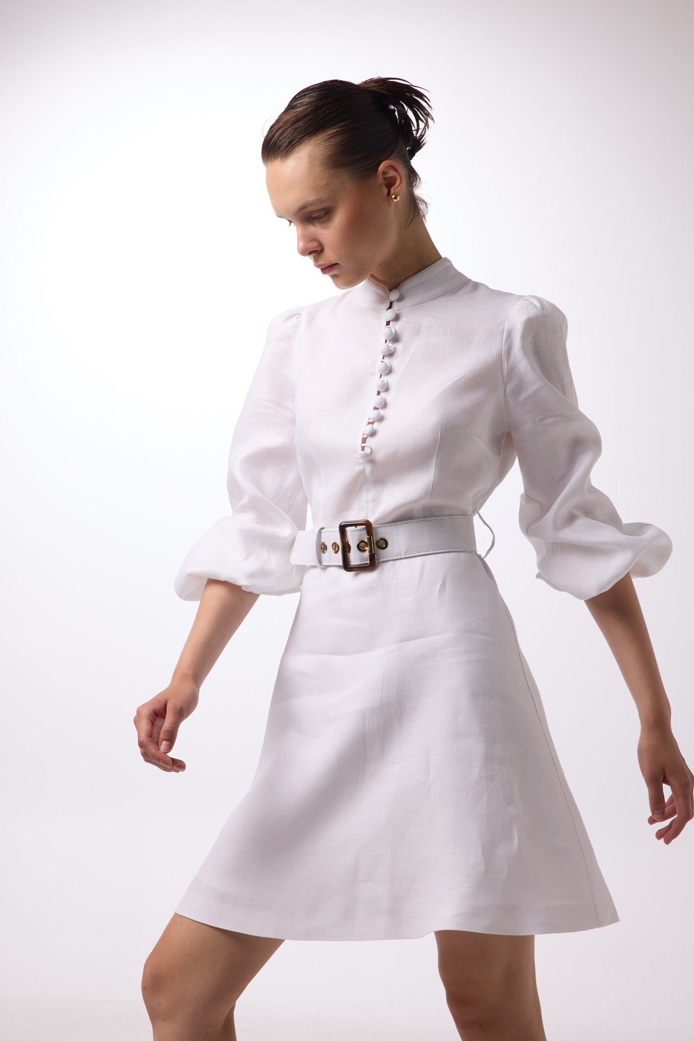 Kleid mit Knöpfen LIN-002