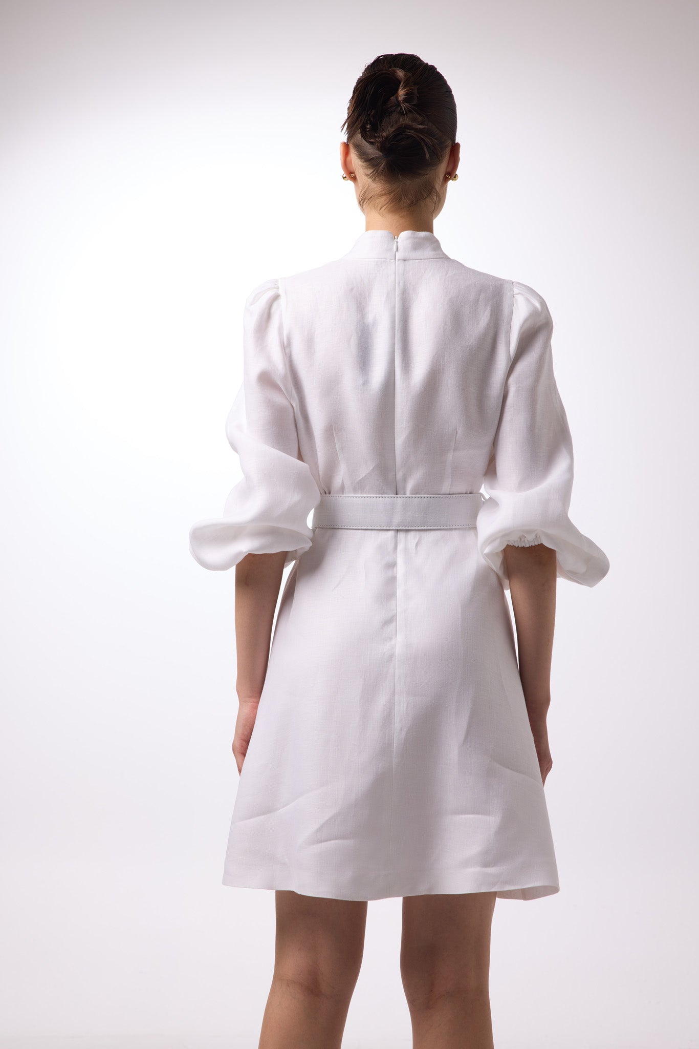 Kleid mit Knöpfen LIN-002